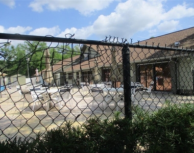 471 Insull Court - Photo Thumbnail 27