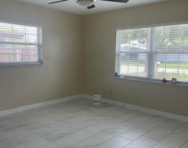 3040 Glen Oak Avenue N - Photo Thumbnail 8