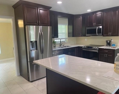 3040 Glen Oak Avenue N - Photo Thumbnail 1