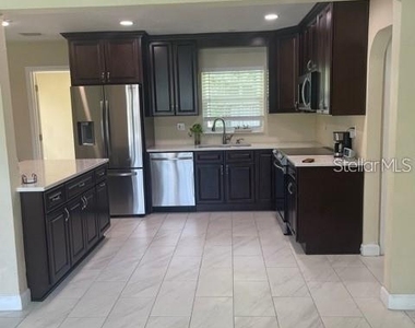 3040 Glen Oak Avenue N - Photo Thumbnail 5