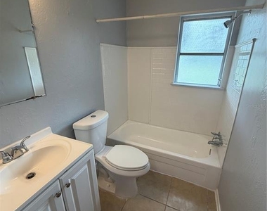 619 Avenue S Ne - Photo Thumbnail 6