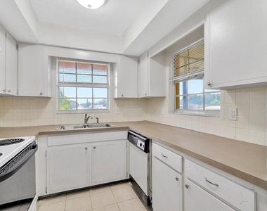 30 Liberty Way - Photo Thumbnail 3