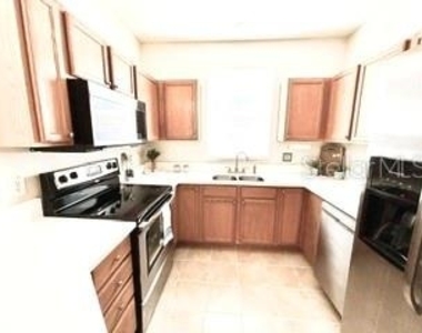 12253 Country White Circle - Photo Thumbnail 4