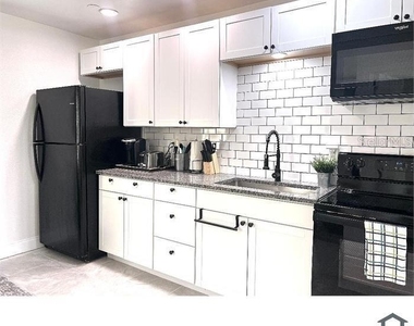 11740 N 17th Street - Photo Thumbnail 1