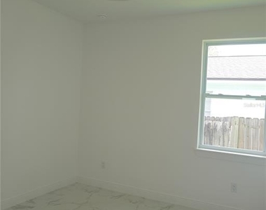8924 N Orleans Avenue - Photo Thumbnail 51