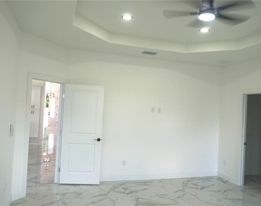 8924 N Orleans Avenue - Photo Thumbnail 14