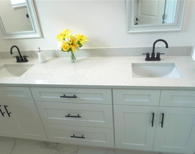 8924 N Orleans Avenue - Photo Thumbnail 19
