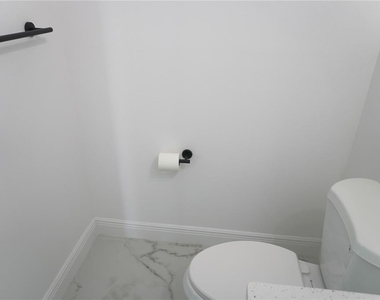 8924 N Orleans Avenue - Photo Thumbnail 11