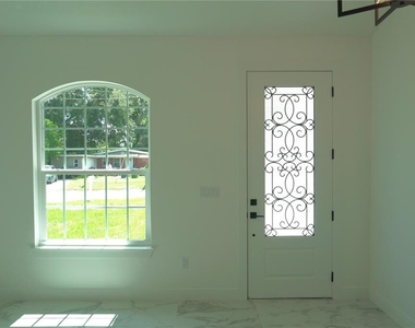 8924 N Orleans Avenue - Photo Thumbnail 7