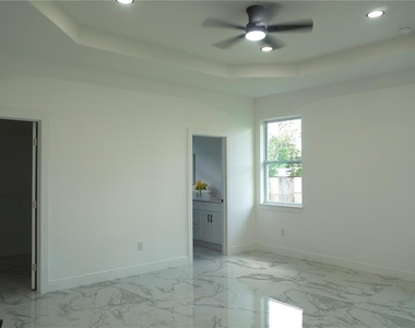 8924 N Orleans Avenue - Photo Thumbnail 13