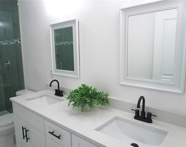 8924 N Orleans Avenue - Photo Thumbnail 41