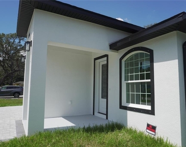 8924 N Orleans Avenue - Photo Thumbnail 4