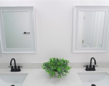 8924 N Orleans Avenue - Photo Thumbnail 42
