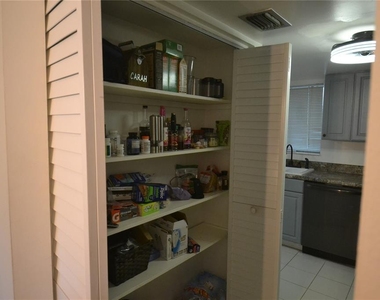 2944 W Bay Drive - Photo Thumbnail 8