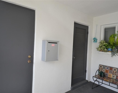 2944 W Bay Drive - Photo Thumbnail 25