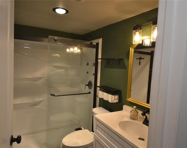 2944 W Bay Drive - Photo Thumbnail 16