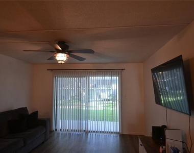 2944 W Bay Drive - Photo Thumbnail 4