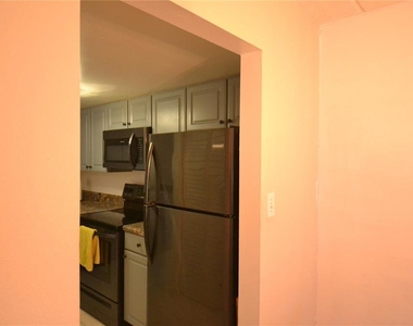 2944 W Bay Drive - Photo Thumbnail 5