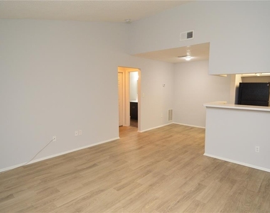 8645 Fancy Finch Drive - Photo Thumbnail 11