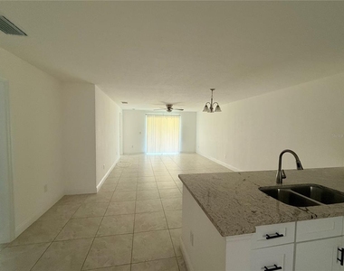 10440 Grimes Street - Photo Thumbnail 4