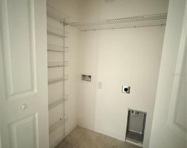 10440 Grimes Street - Photo Thumbnail 7