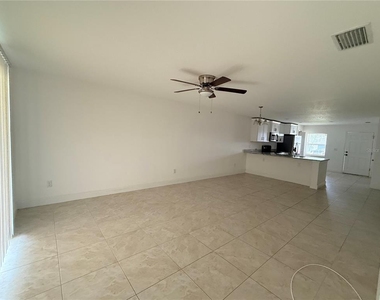 10440 Grimes Street - Photo Thumbnail 3