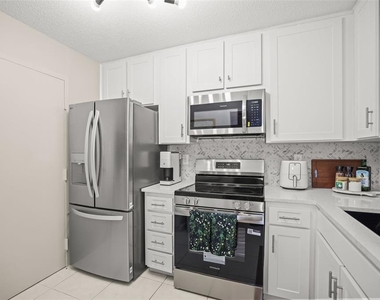 2700 Bayshore Boulevard - Photo Thumbnail 6