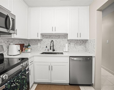2700 Bayshore Boulevard - Photo Thumbnail 4