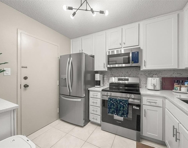 2700 Bayshore Boulevard - Photo Thumbnail 3