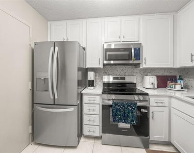 2700 Bayshore Boulevard - Photo Thumbnail 2