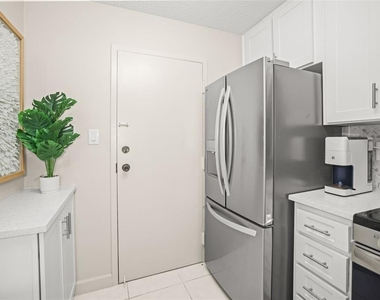 2700 Bayshore Boulevard - Photo Thumbnail 7
