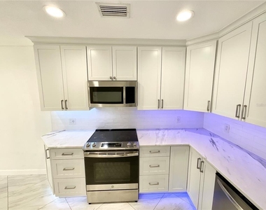 1545 Indiana Avenue - Photo Thumbnail 6