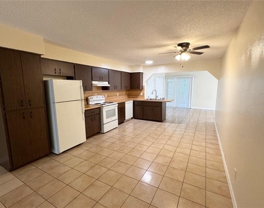 4211 9th Street E - Photo Thumbnail 4