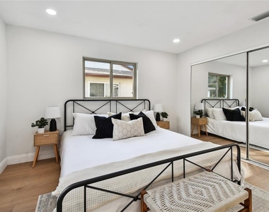 1639 Summit Way - Photo Thumbnail 6