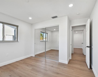 1639 Summit Way - Photo Thumbnail 22