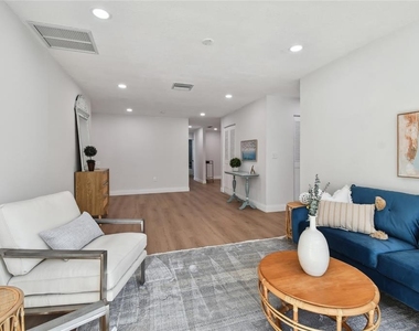 1639 Summit Way - Photo Thumbnail 4
