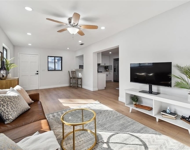1639 Summit Way - Photo Thumbnail 18