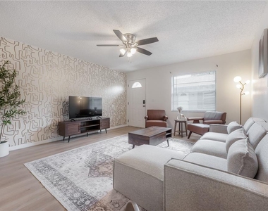 6910 S Macdill Avenue - Photo Thumbnail 1