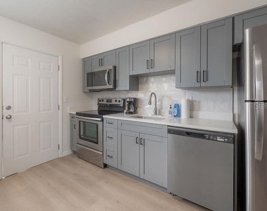6910 S Macdill Avenue - Photo Thumbnail 11