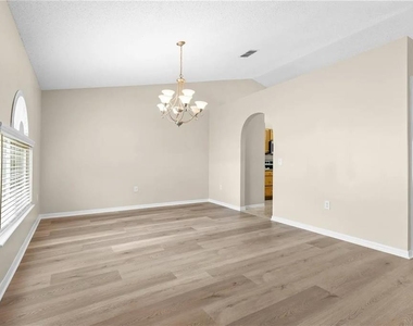 352 Clearfield Avenue - Photo Thumbnail 6