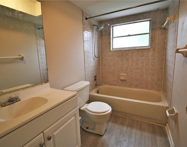 6633 68th Street N - Photo Thumbnail 12