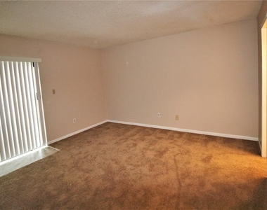 6633 68th Street N - Photo Thumbnail 8
