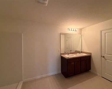 7557 Tuscan Bay Circle - Photo Thumbnail 13