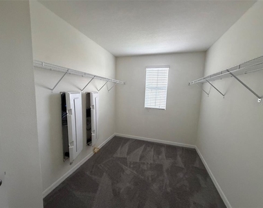 7557 Tuscan Bay Circle - Photo Thumbnail 12
