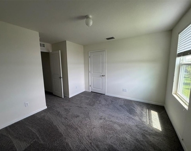 7557 Tuscan Bay Circle - Photo Thumbnail 17