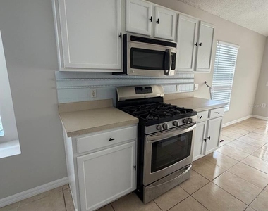 535 Rollins Drive - Photo Thumbnail 11