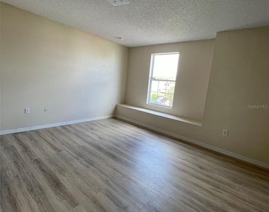 560 Bristol Circle - Photo Thumbnail 14