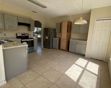 560 Bristol Circle - Photo Thumbnail 6
