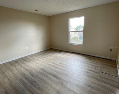 560 Bristol Circle - Photo Thumbnail 8
