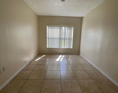 560 Bristol Circle - Photo Thumbnail 4